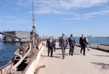 Президент Ильхам Алиев ознакомился с ходом строительных работ, проводимых на 2-4-м километре автомобильной дороги Баку-Алят (ФОТО)